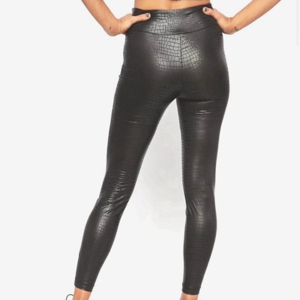 Nicole Miller New York black leather pants. Woman’s size L - Picture 2 of 6